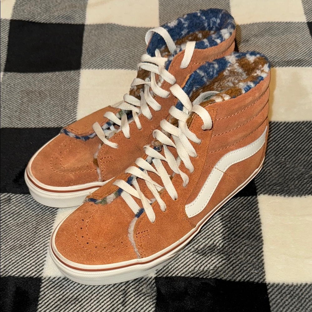 NWT Nee Women’s Size 7 / Men’s Size 5.5 Vans High-Top Sneakers
